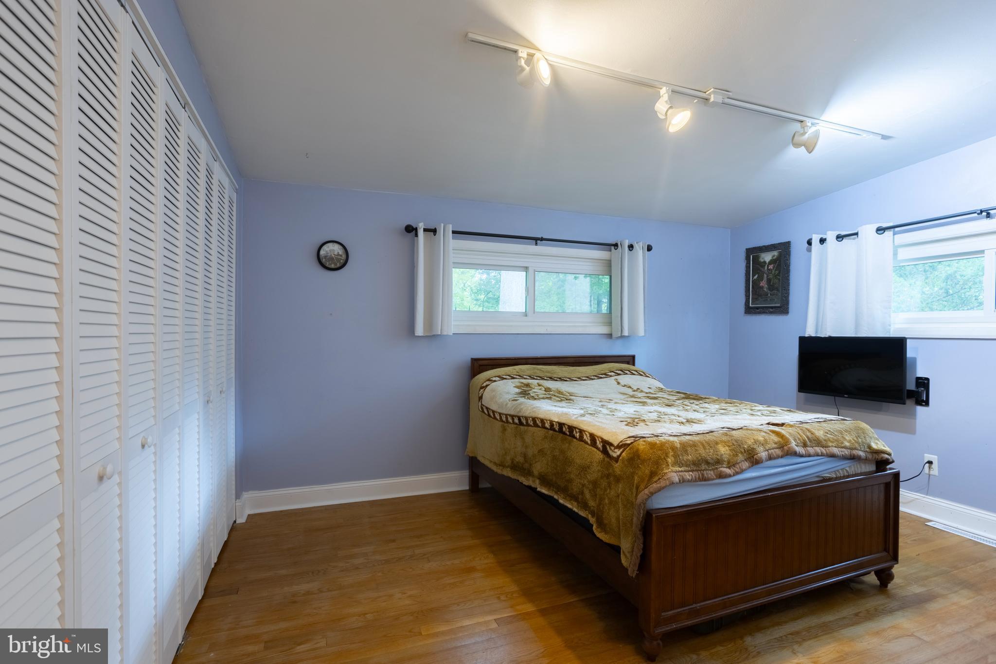 MIDFIELD - Residential