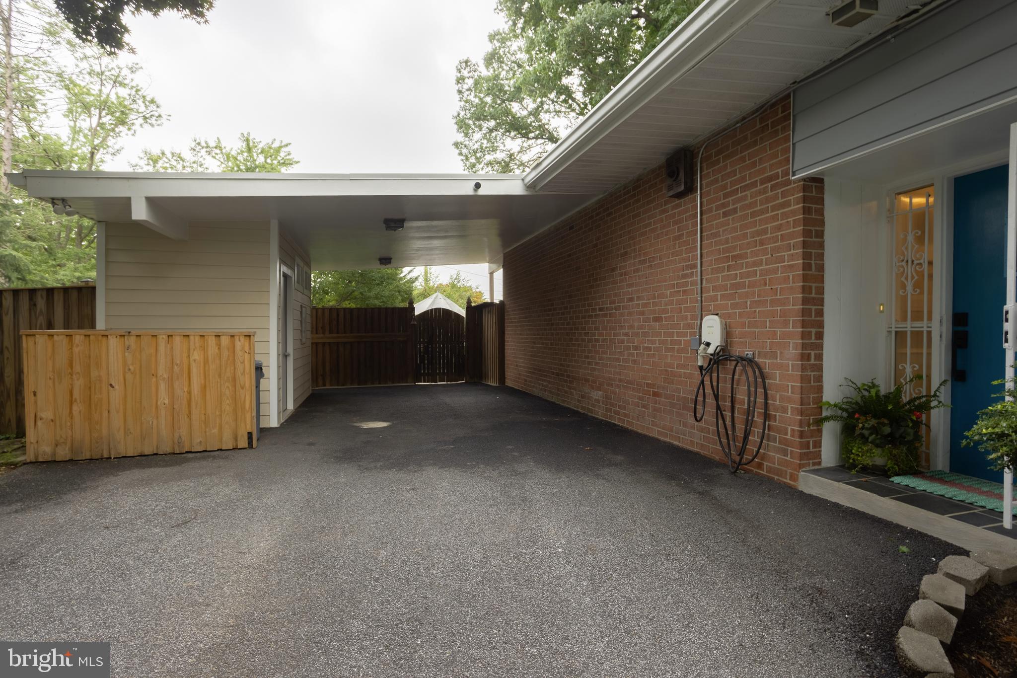 MIDFIELD - Residential