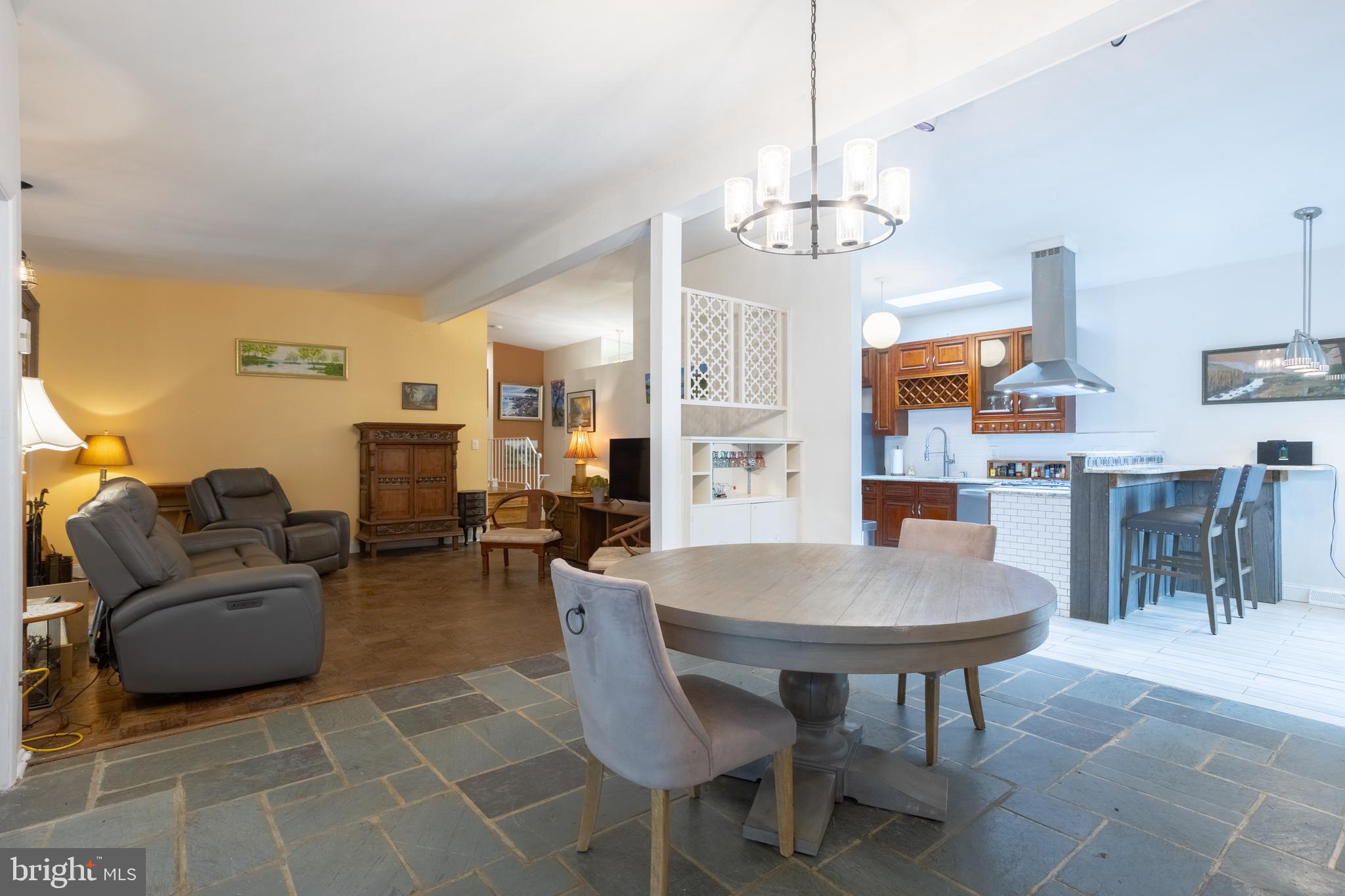 MIDFIELD - Residential