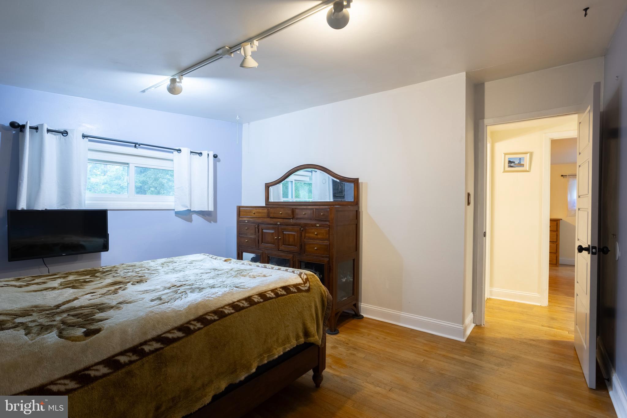 MIDFIELD - Residential