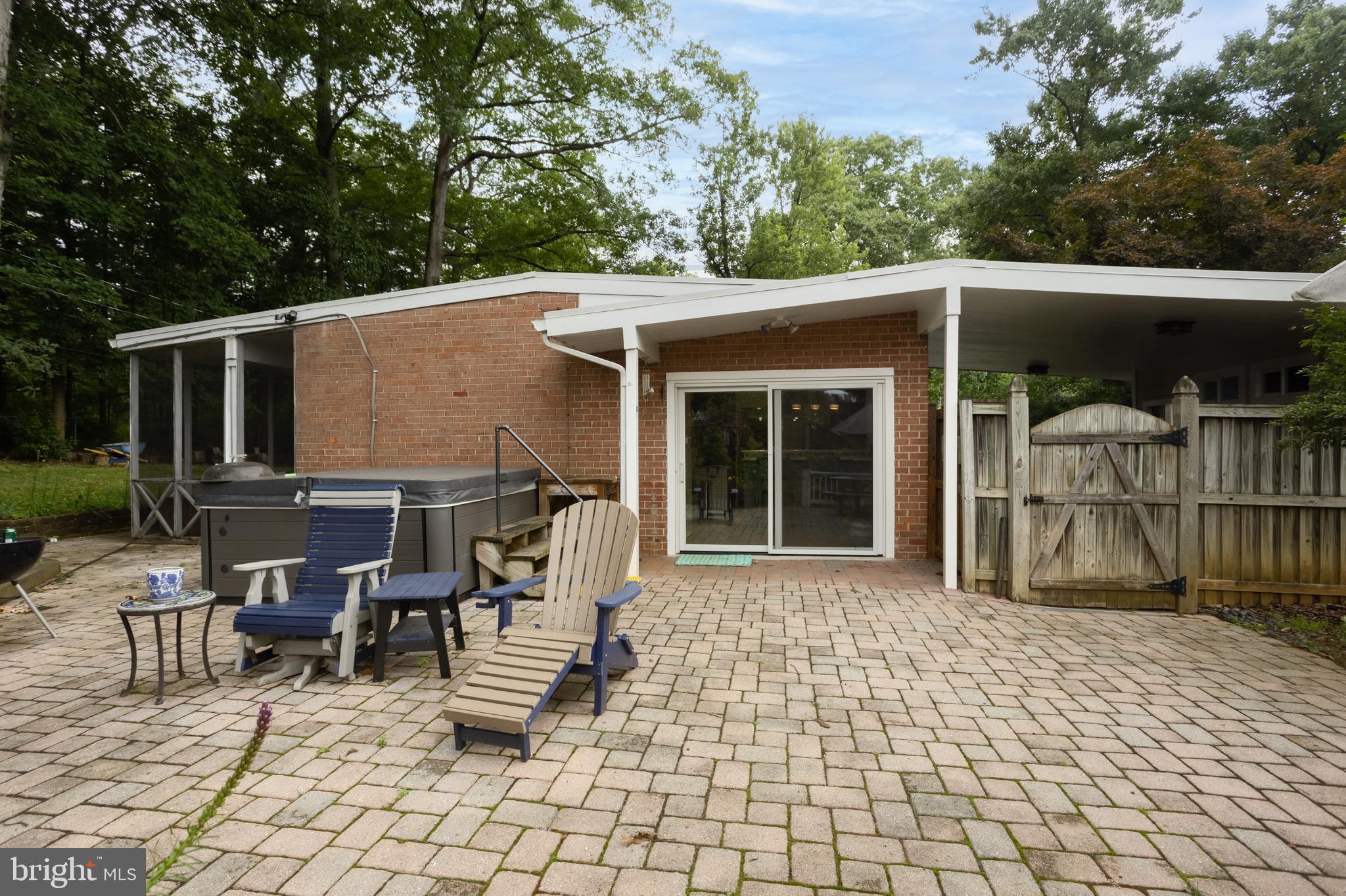 MIDFIELD - Residential