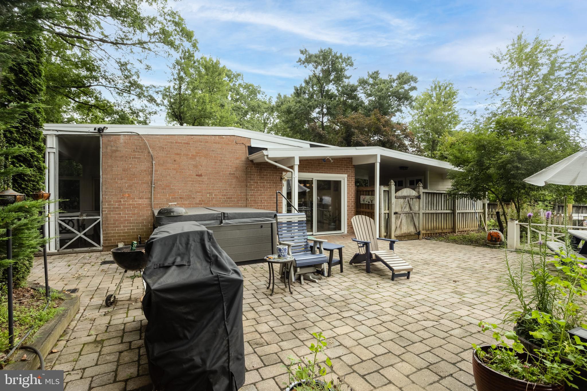 MIDFIELD - Residential