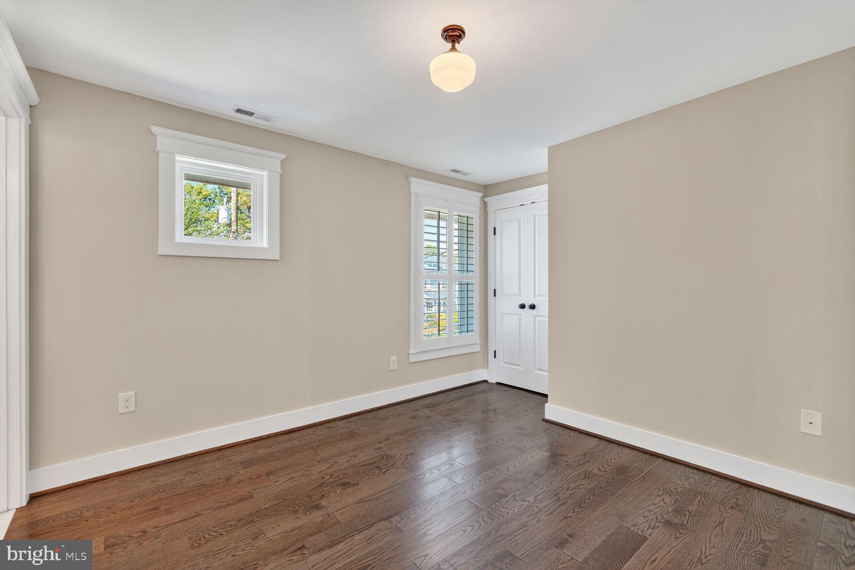 ROSEMONT PARK - Residential