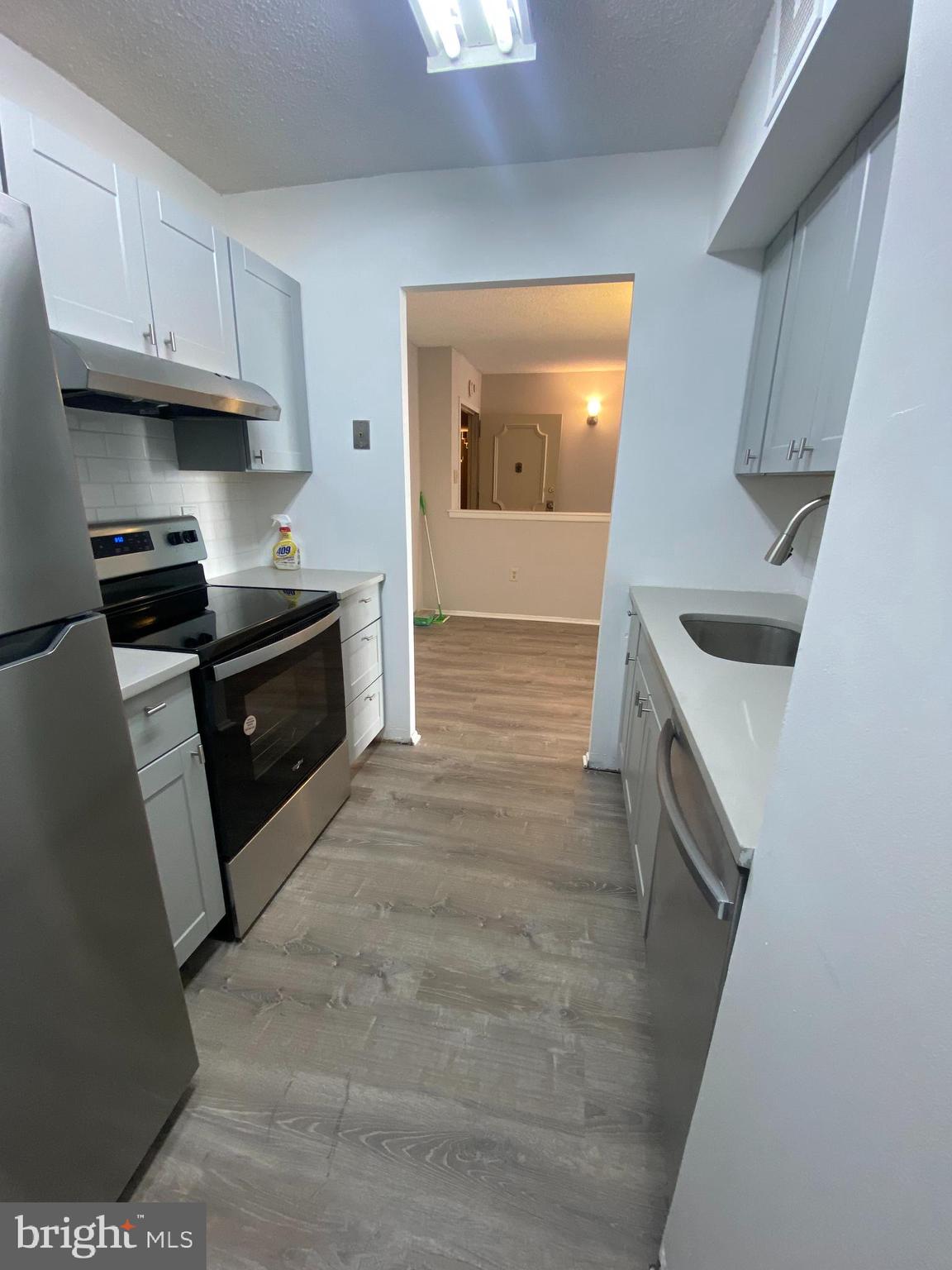 PLYMOUTH HILLS - Residential Lease