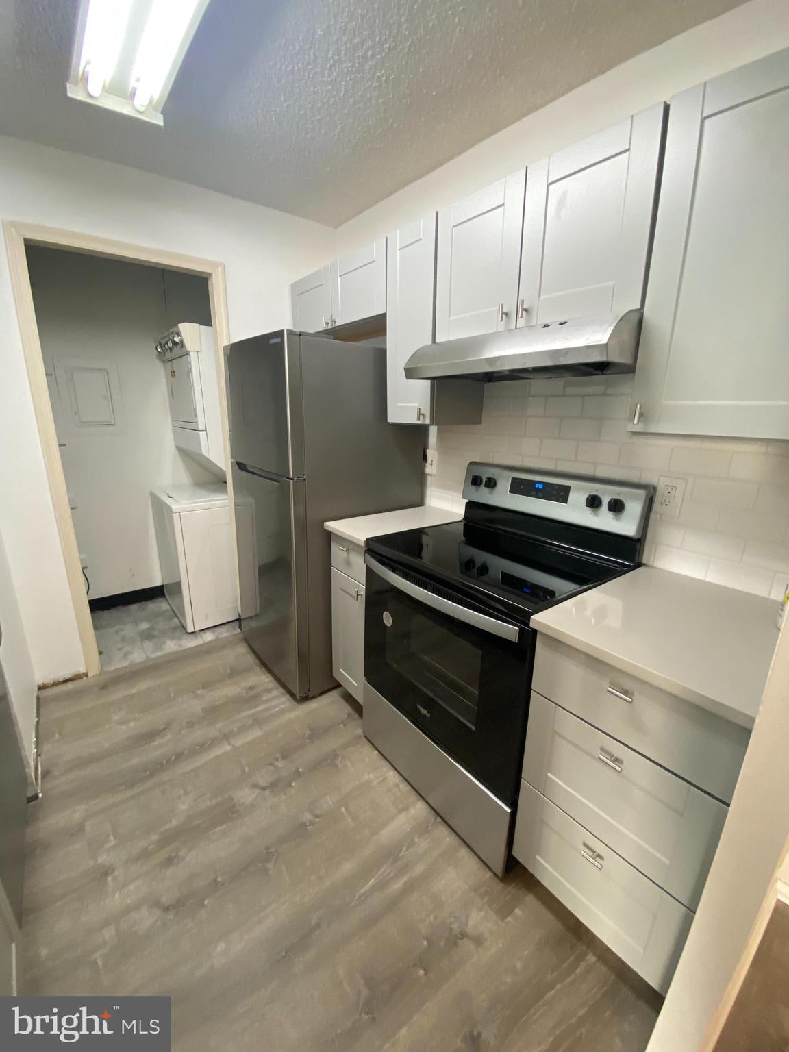 PLYMOUTH HILLS - Residential Lease