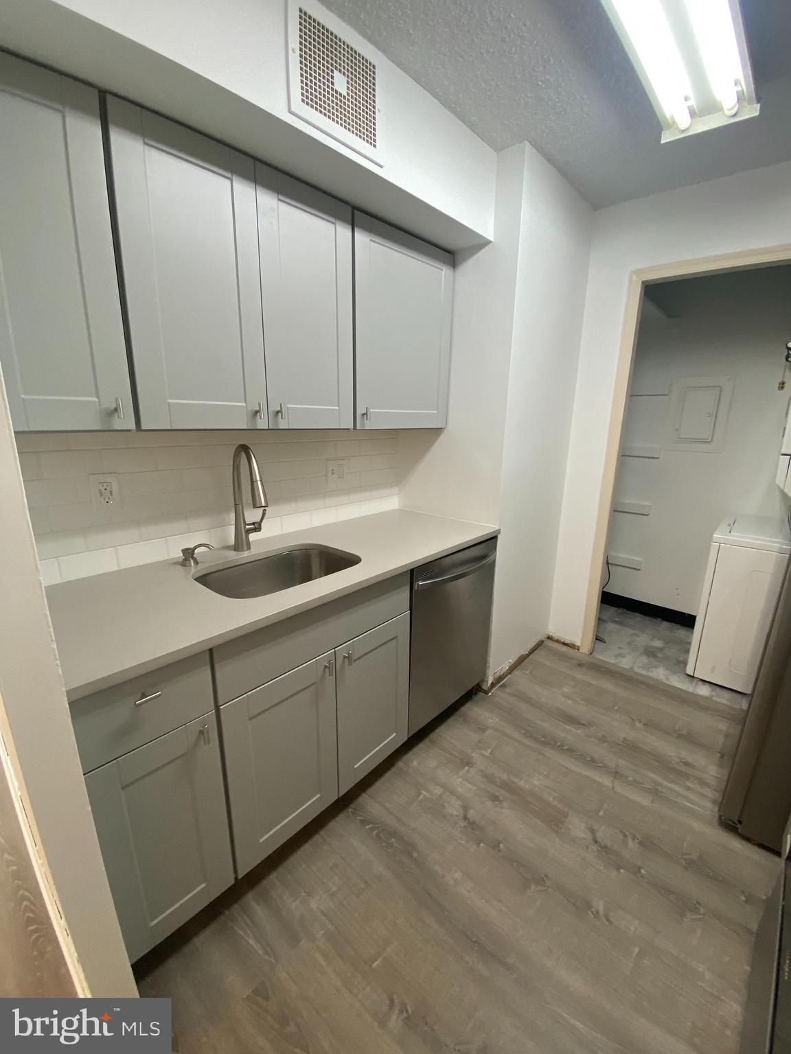 PLYMOUTH HILLS - Residential Lease
