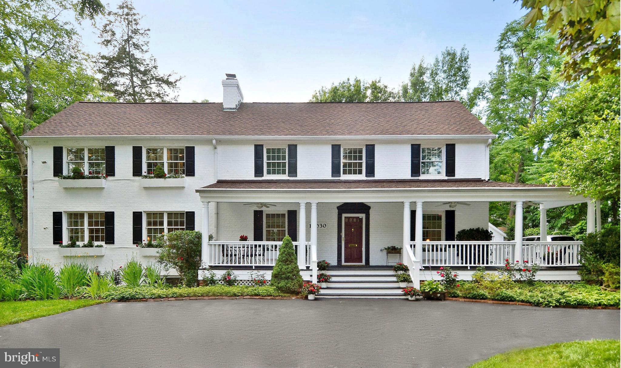 Extraordinary property! Unique character & charm in this country home. Renovated! 6 BR's,5BS's. Master Suite w/walk out balcony! First-floor handicap accessible BR w/FB & attached Library, private entrance. Perfect suite for home business/nanny/kids/inlaws. Detached art studio. Enchanting 1/2 acre lot! Adjacent to 7-acres park  PREMIUM LOT w/WALKABLE SCORE OF 10++