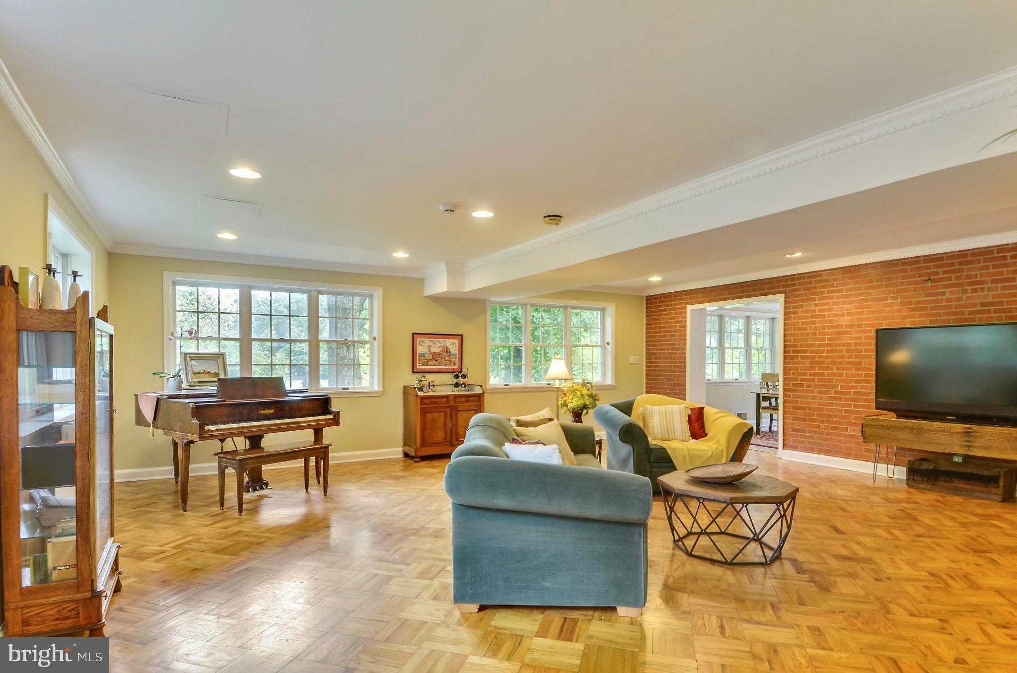 KENSINGTON - Residential