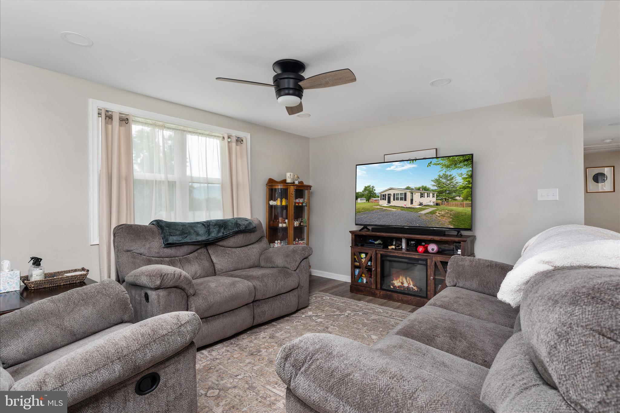 DUTCH LANE - Residential