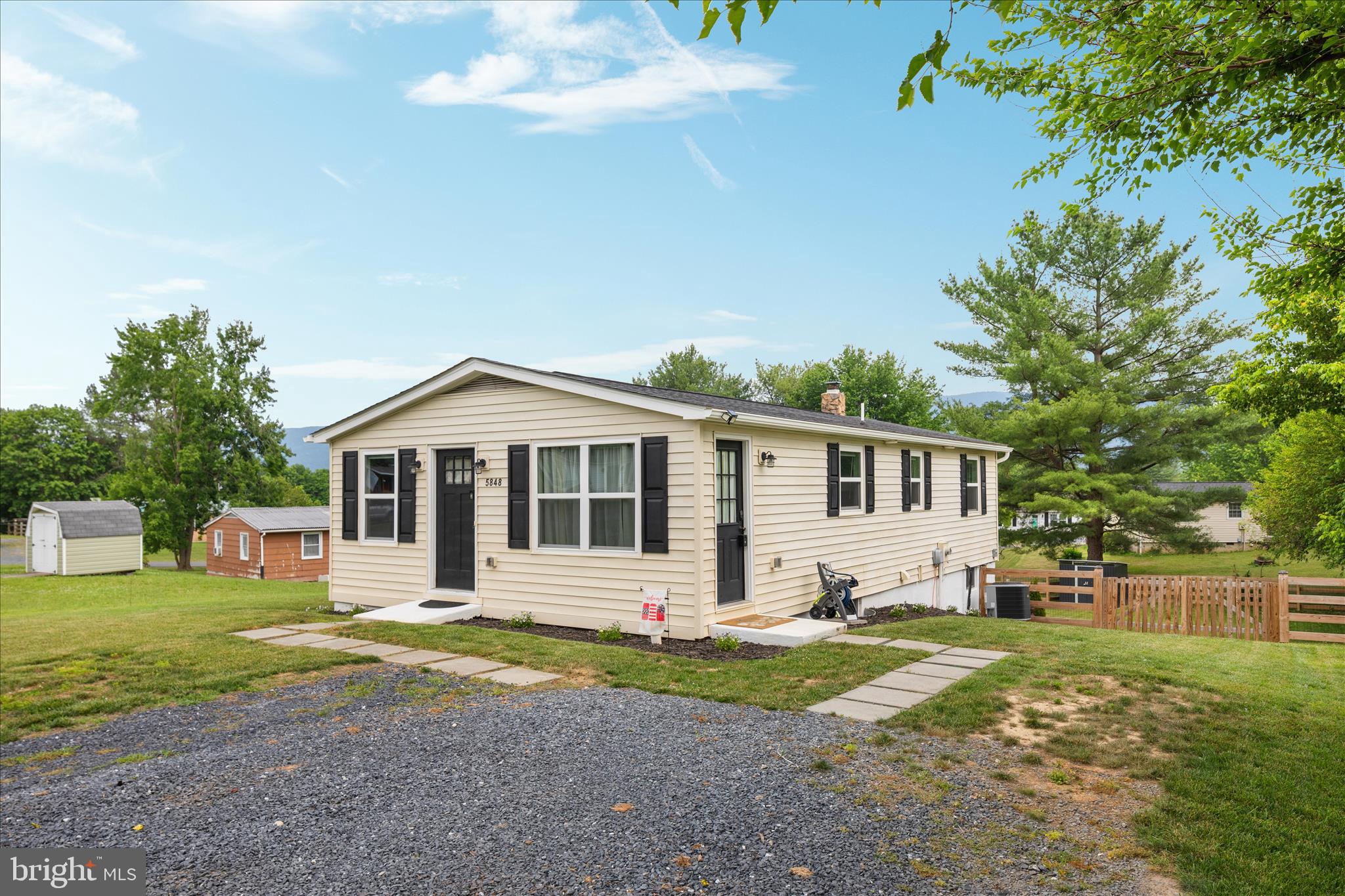 DUTCH LANE - Residential