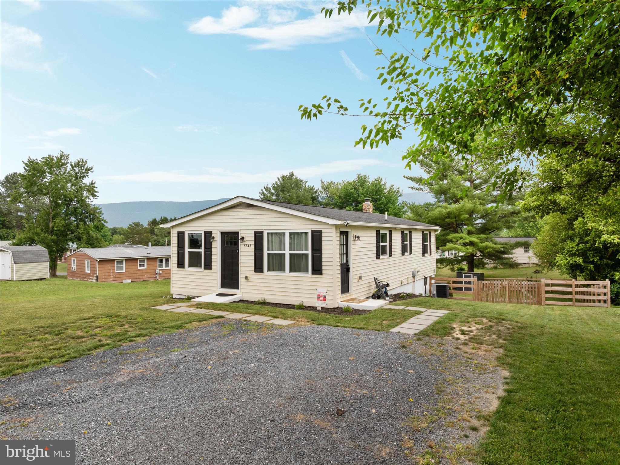DUTCH LANE - Residential