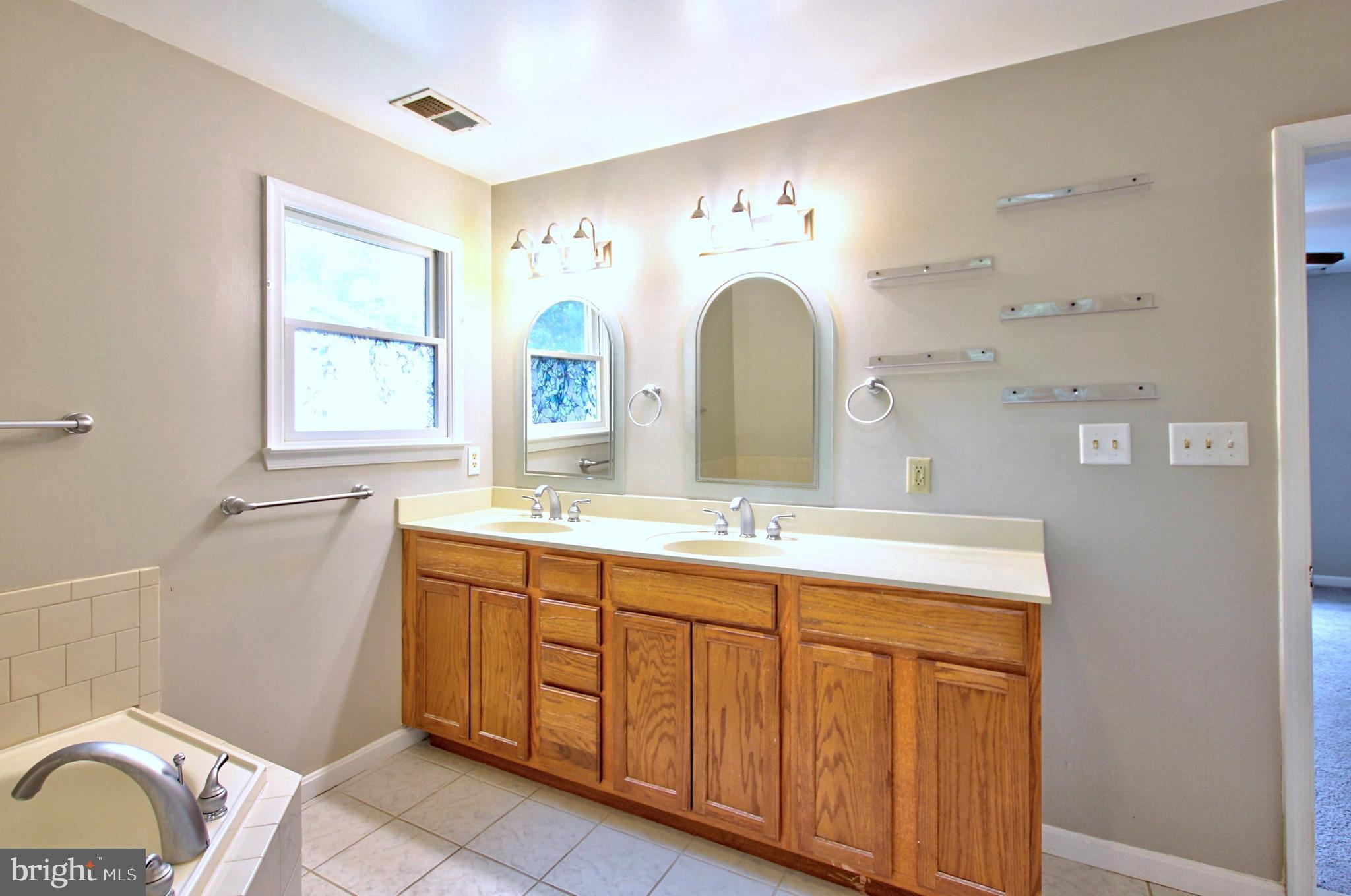 WETHERSFIELD - Residential