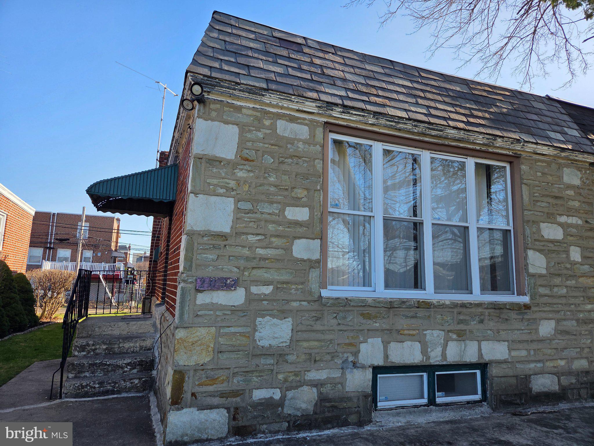 Price Reduced for a quick sale with a highly motivated owners.
This raised ranch twin in Rhawnhurst neighborhood of Northeast Philadelphia has a total of 4 bedrooms and 3 bathrooms. 
The finished basement is set up as an in-law suite with it's own kitchen and private rear entrance. 
Location near Castor Ave, Cottman Ave and Roosevelt Blvd makes it convenient to shopping, restuarants, schools and public transportation. It could potentially be used as duplex.
Price Reduced. Highly motivated owner.