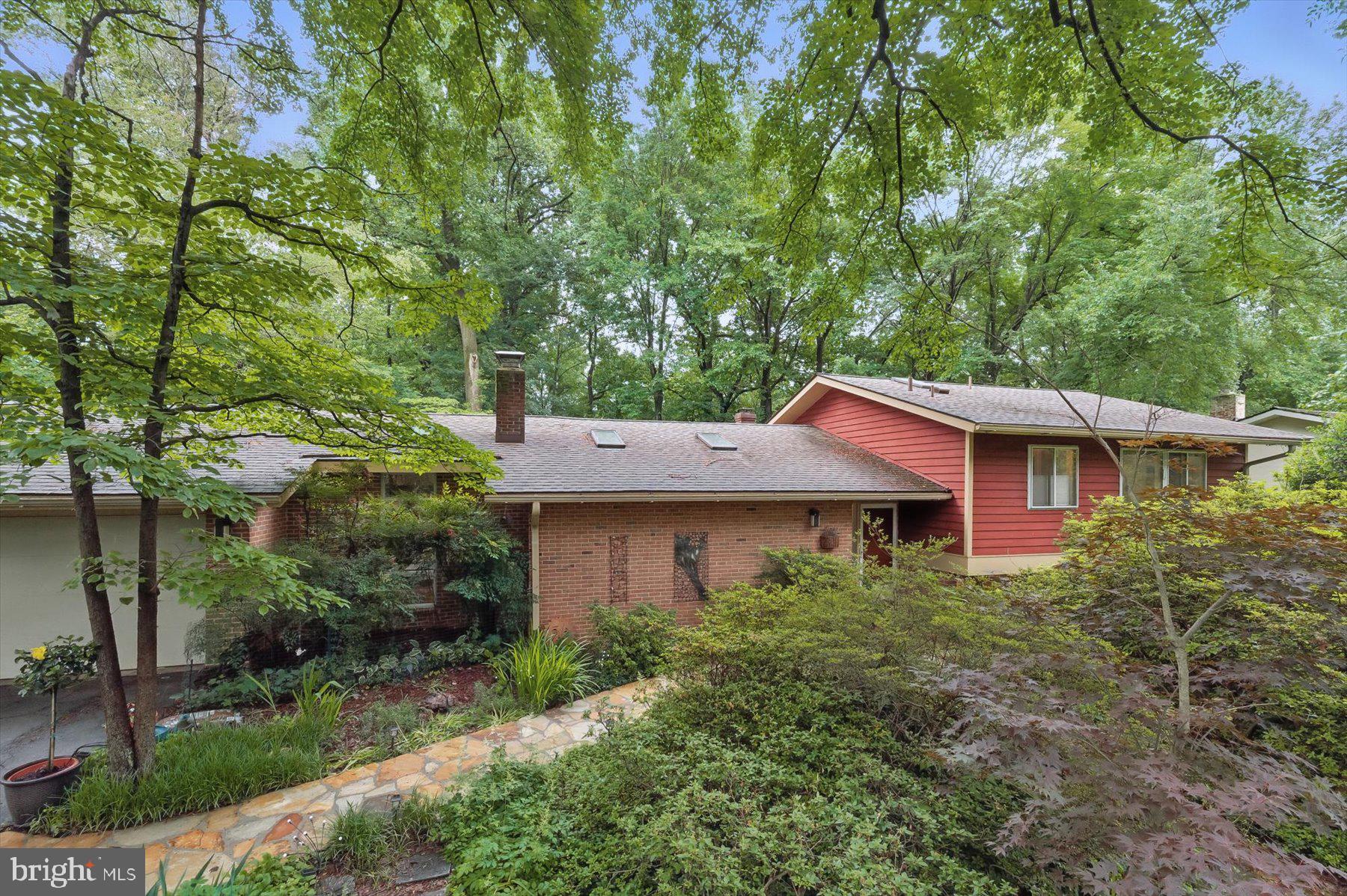 CARDEROCK SPRINGS - Residential