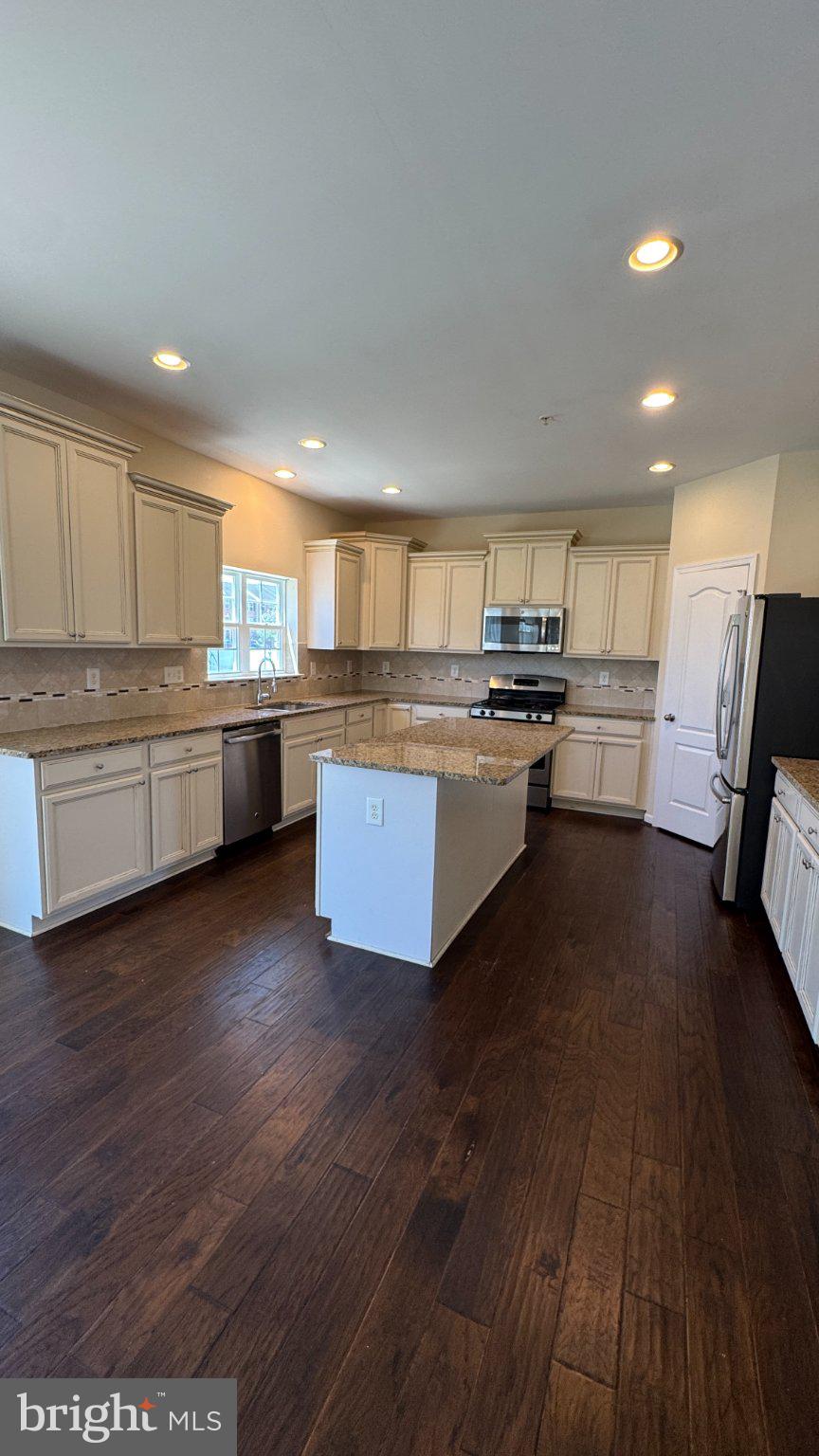 ST. CHARLES, GLENEAGLES SOUTH - Residential