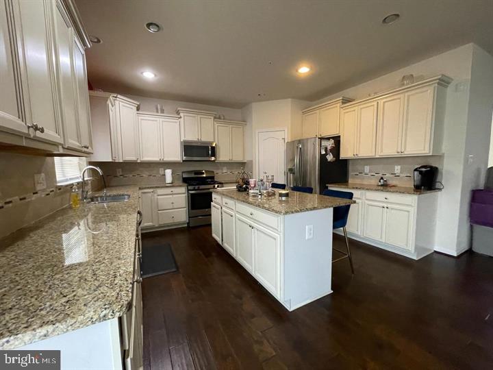 ST. CHARLES, GLENEAGLES SOUTH - Residential