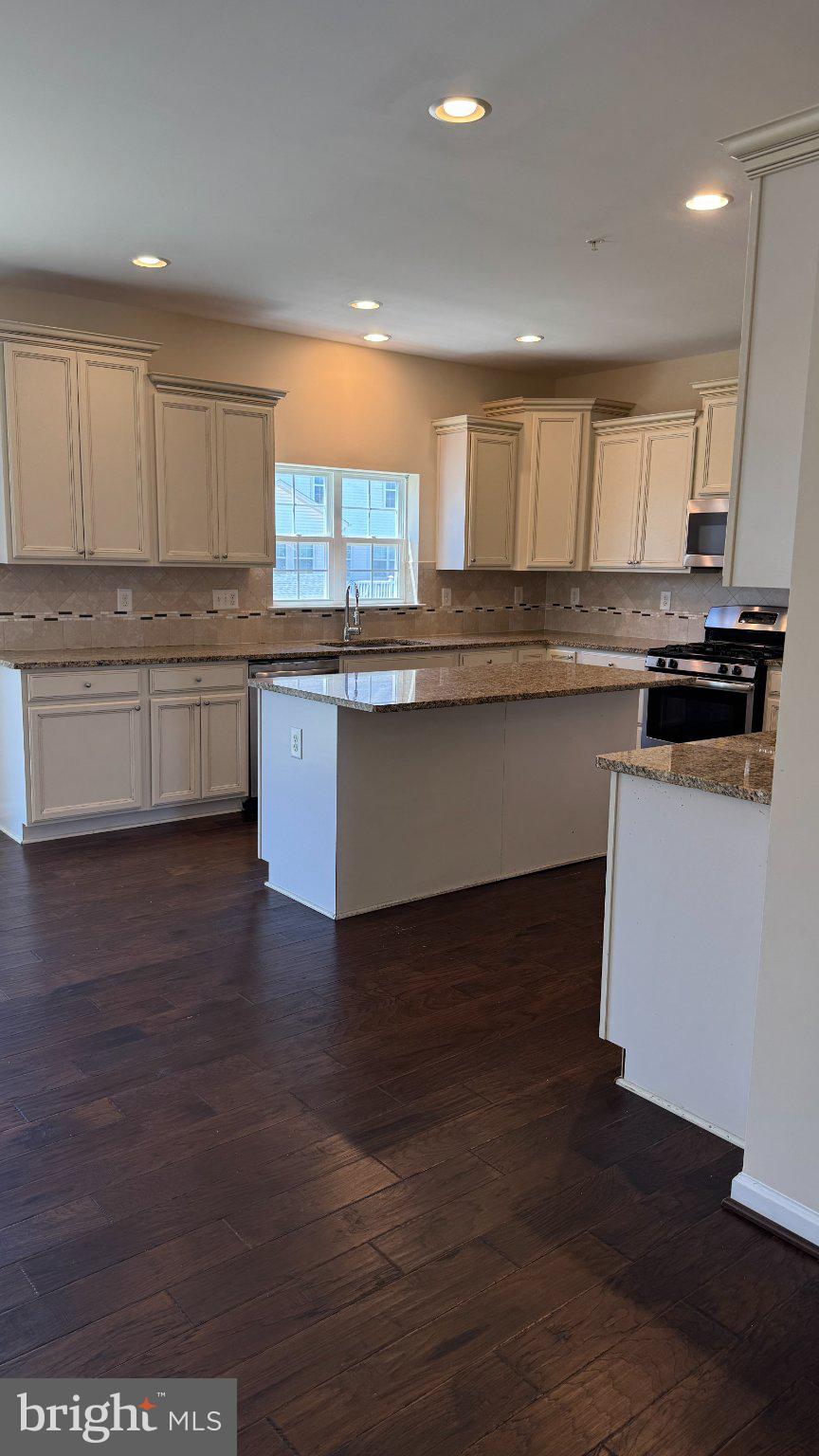 ST. CHARLES, GLENEAGLES SOUTH - Residential