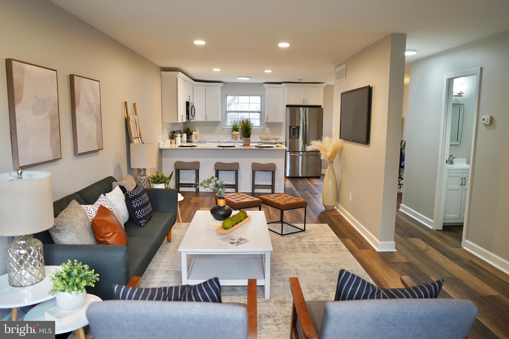CARLTON SQUARE - Residential