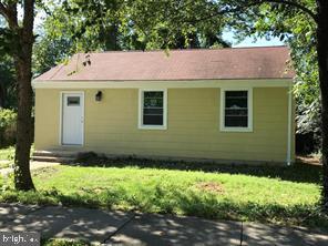 A single family house in walking distance to the Rockville metro station. The house is in great shape inside and out, with fully fenced yard.