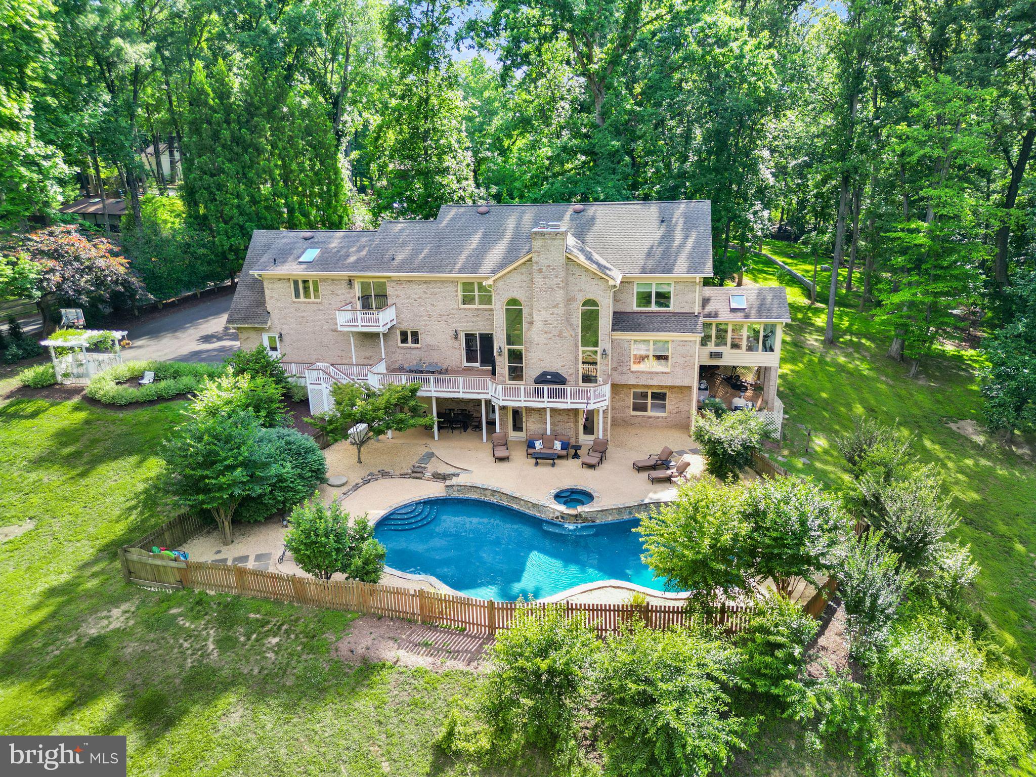 BEACH MILL HILL - Residential