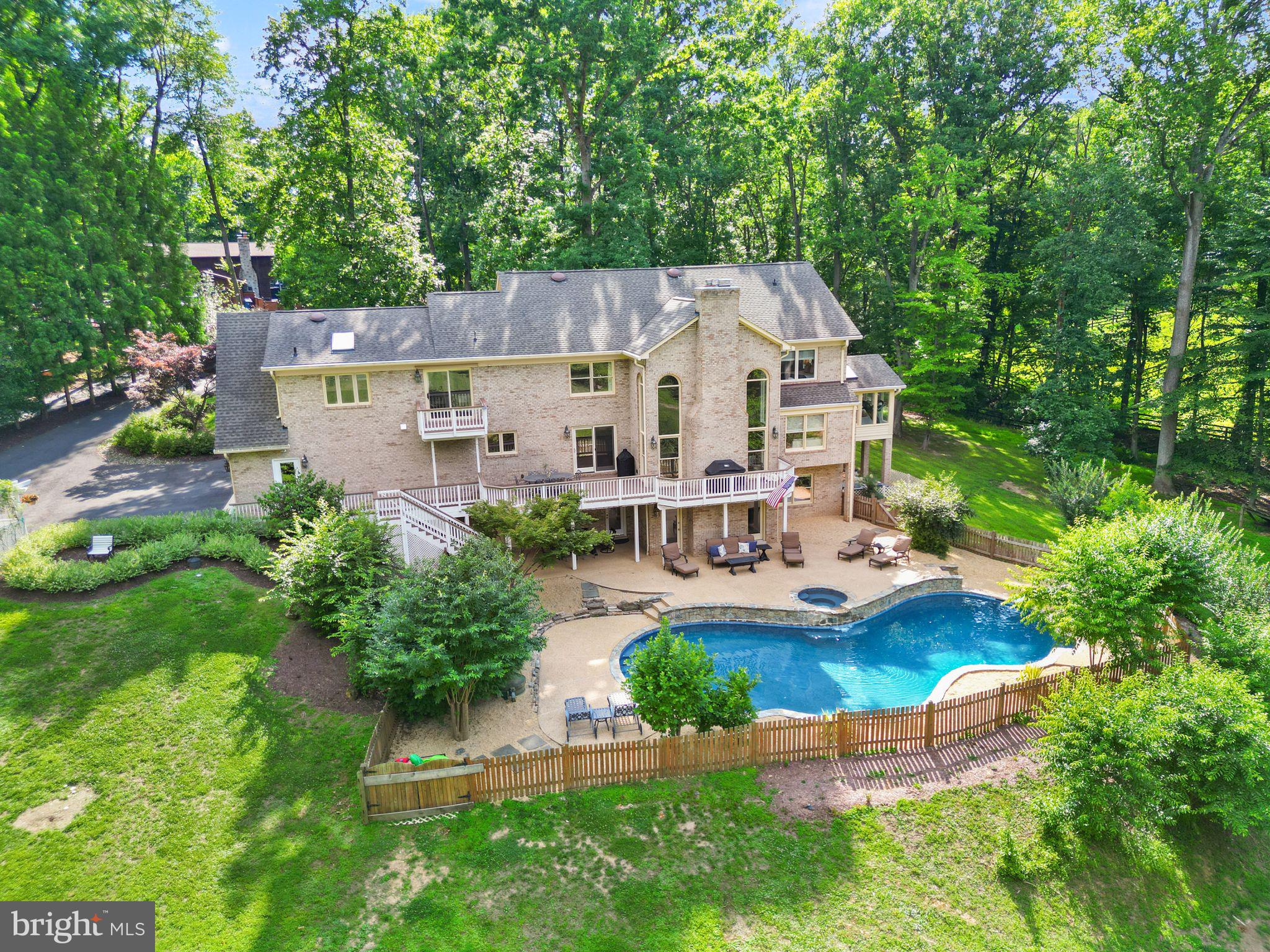 BEACH MILL HILL - Residential