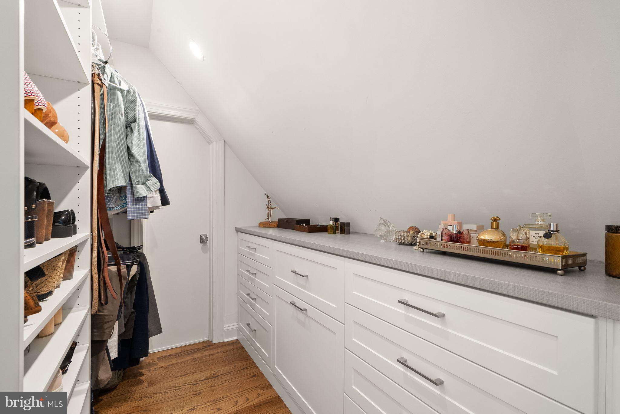 BEACH MILL HILL - Residential