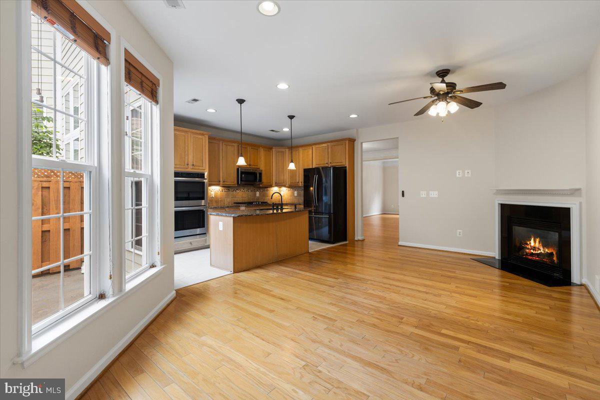LANSDOWNE TOWN CENTER - Residential
