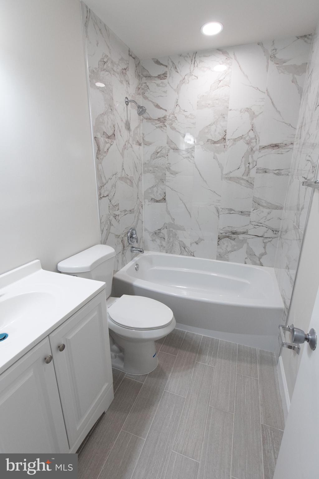 CIRCLE WOODS - Residential Lease