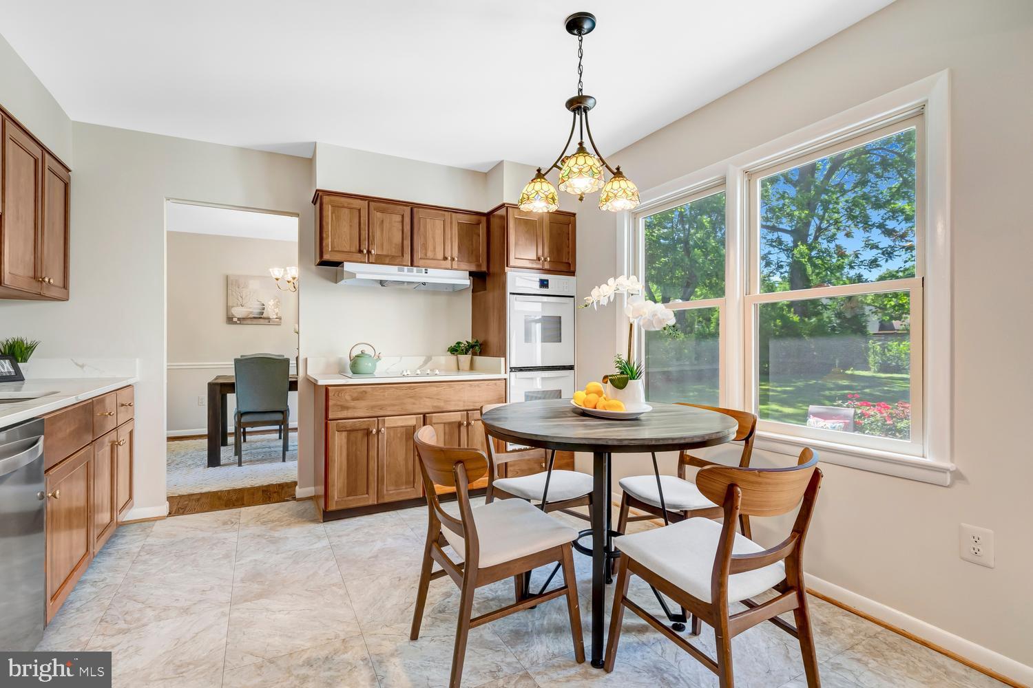 MANOR LAKE - Residential