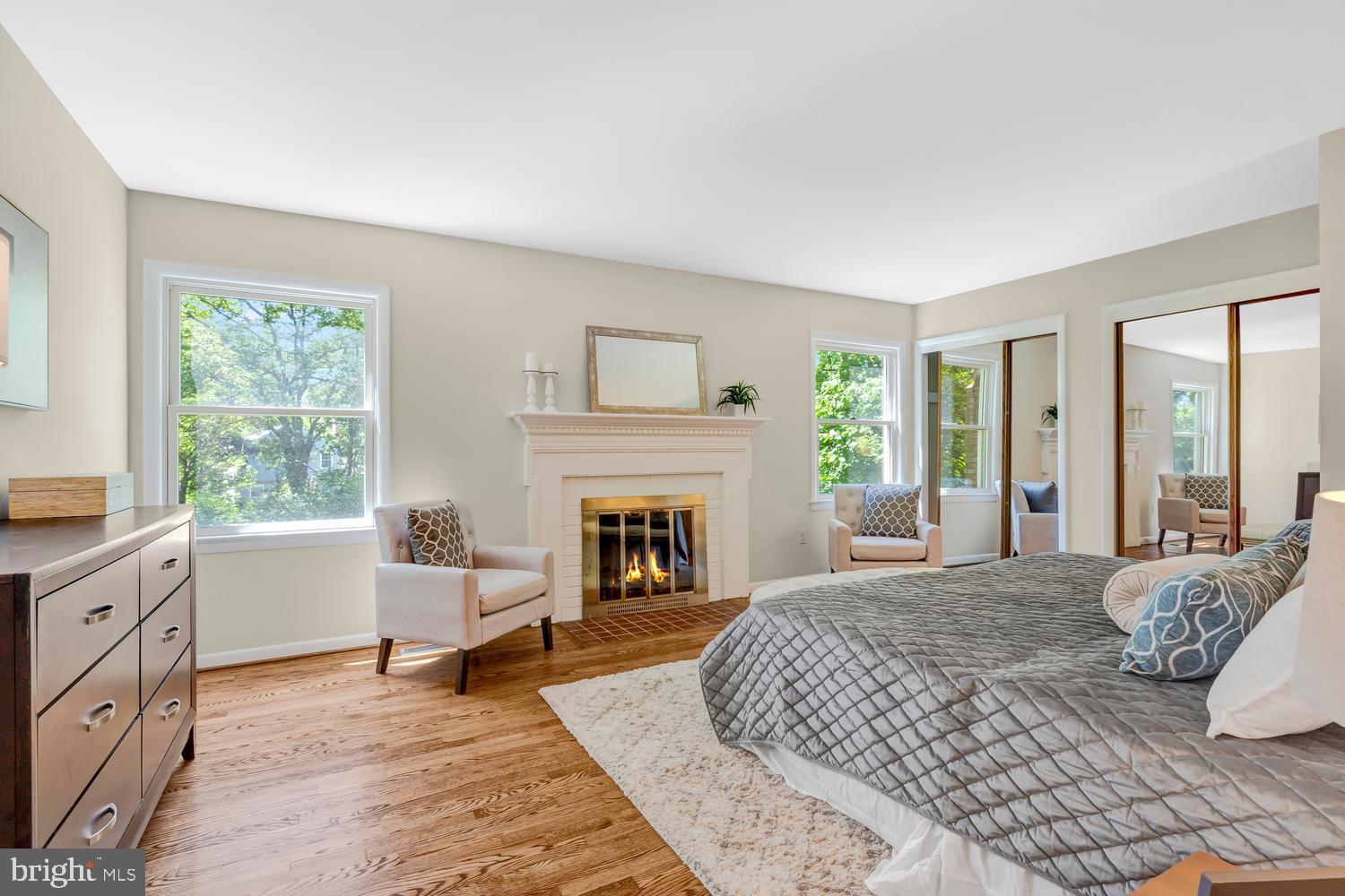 MANOR LAKE - Residential