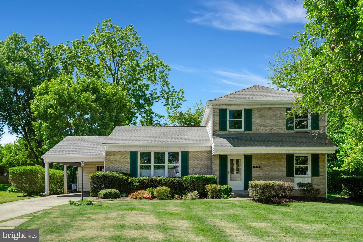 MANOR LAKE - Residential