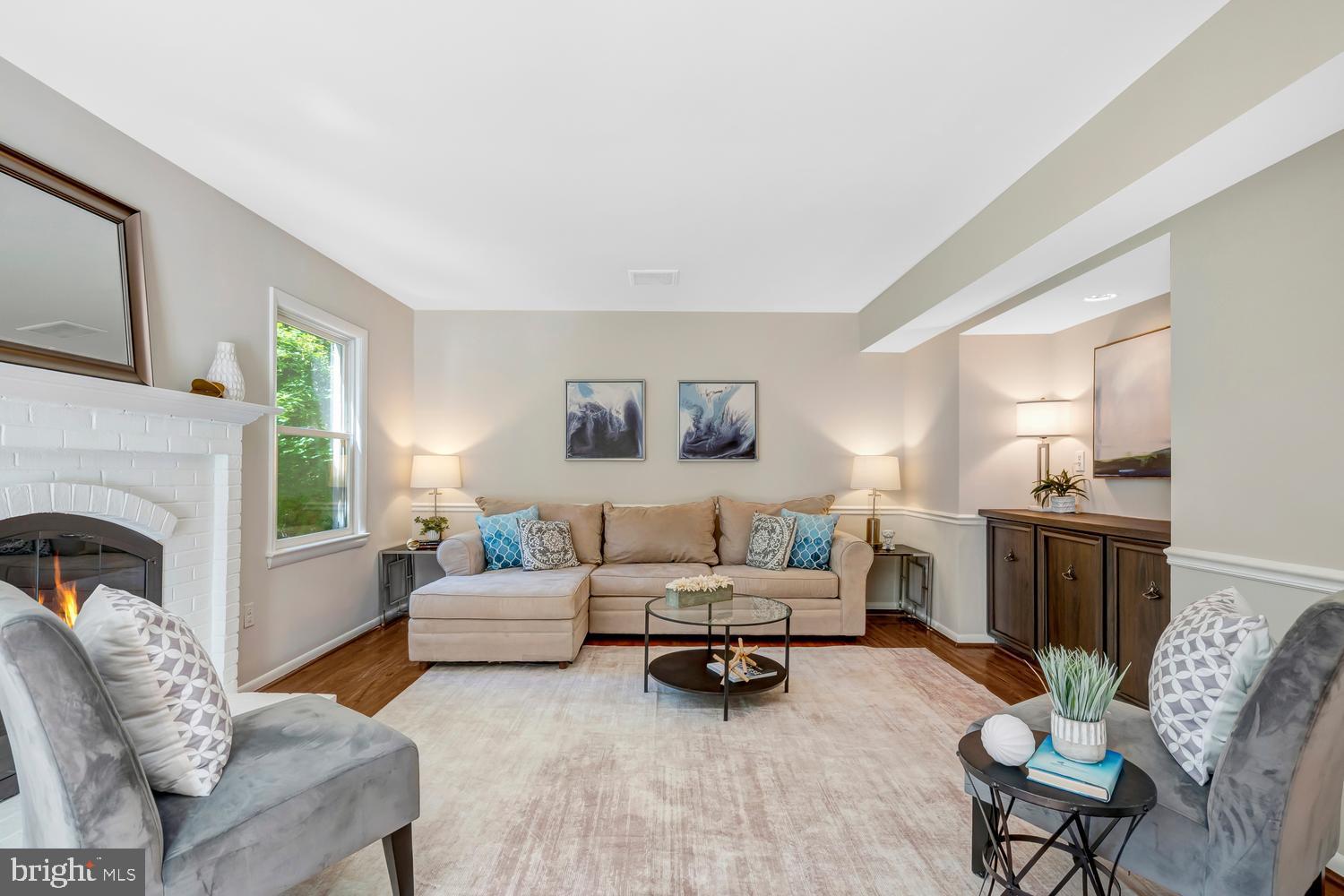 MANOR LAKE - Residential