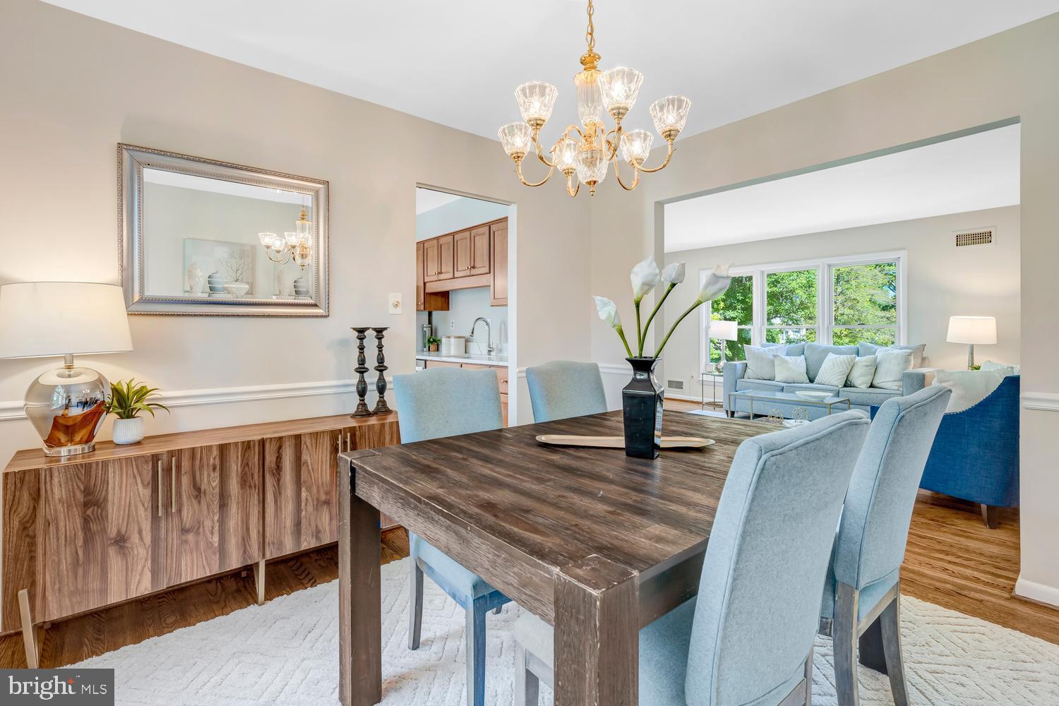 MANOR LAKE - Residential