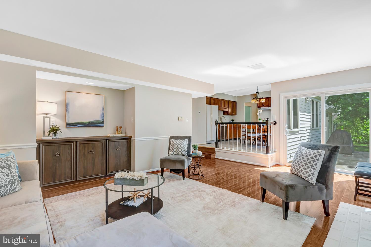 MANOR LAKE - Residential