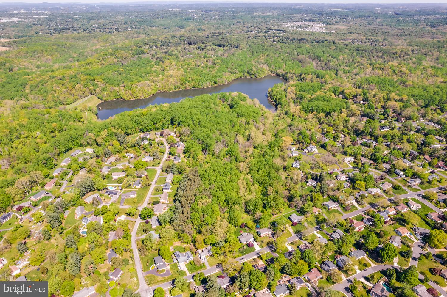 MANOR LAKE - Residential