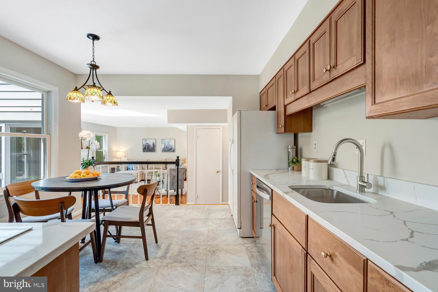 MANOR LAKE - Residential