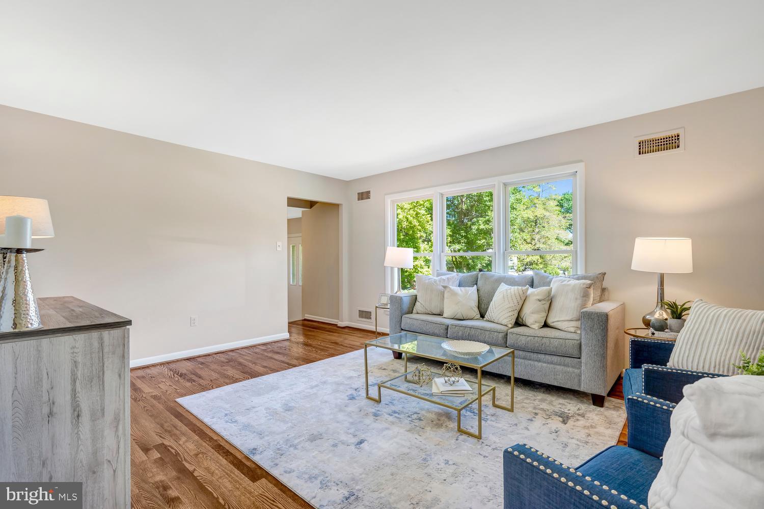 MANOR LAKE - Residential