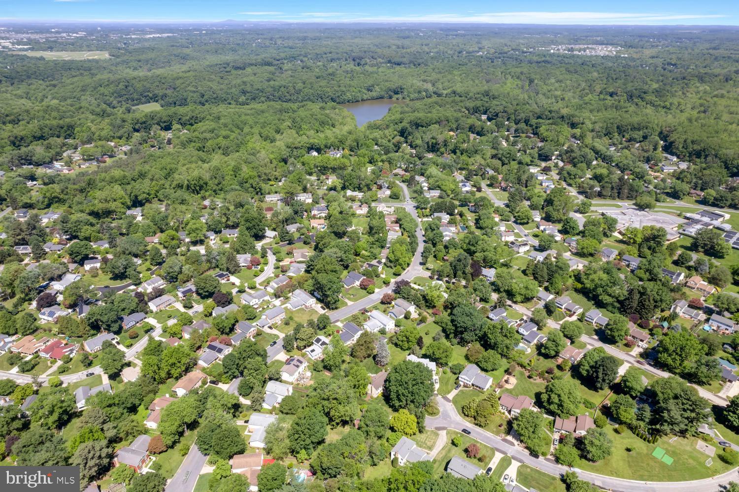 MANOR LAKE - Residential