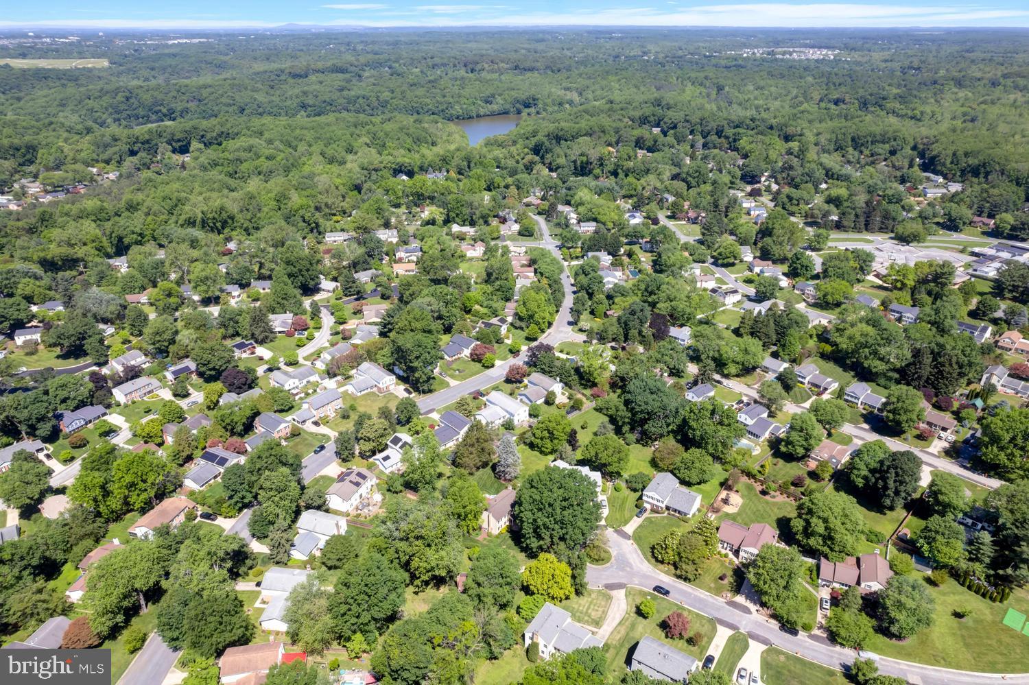MANOR LAKE - Residential