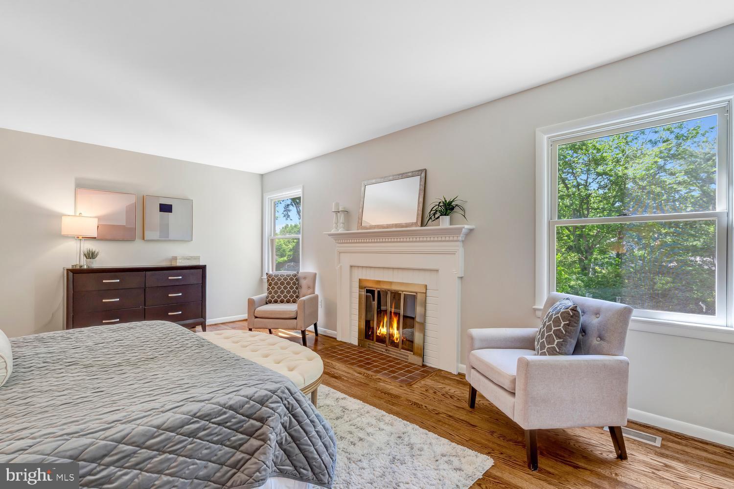 MANOR LAKE - Residential