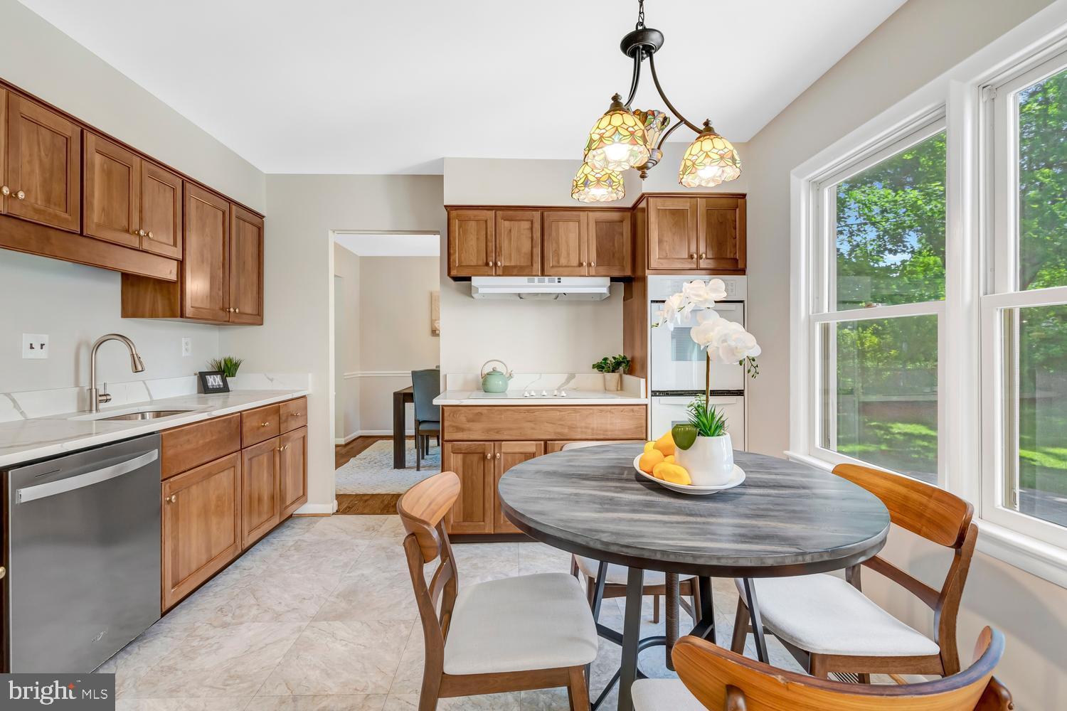 MANOR LAKE - Residential