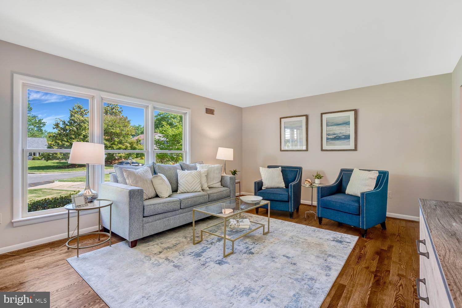 MANOR LAKE - Residential