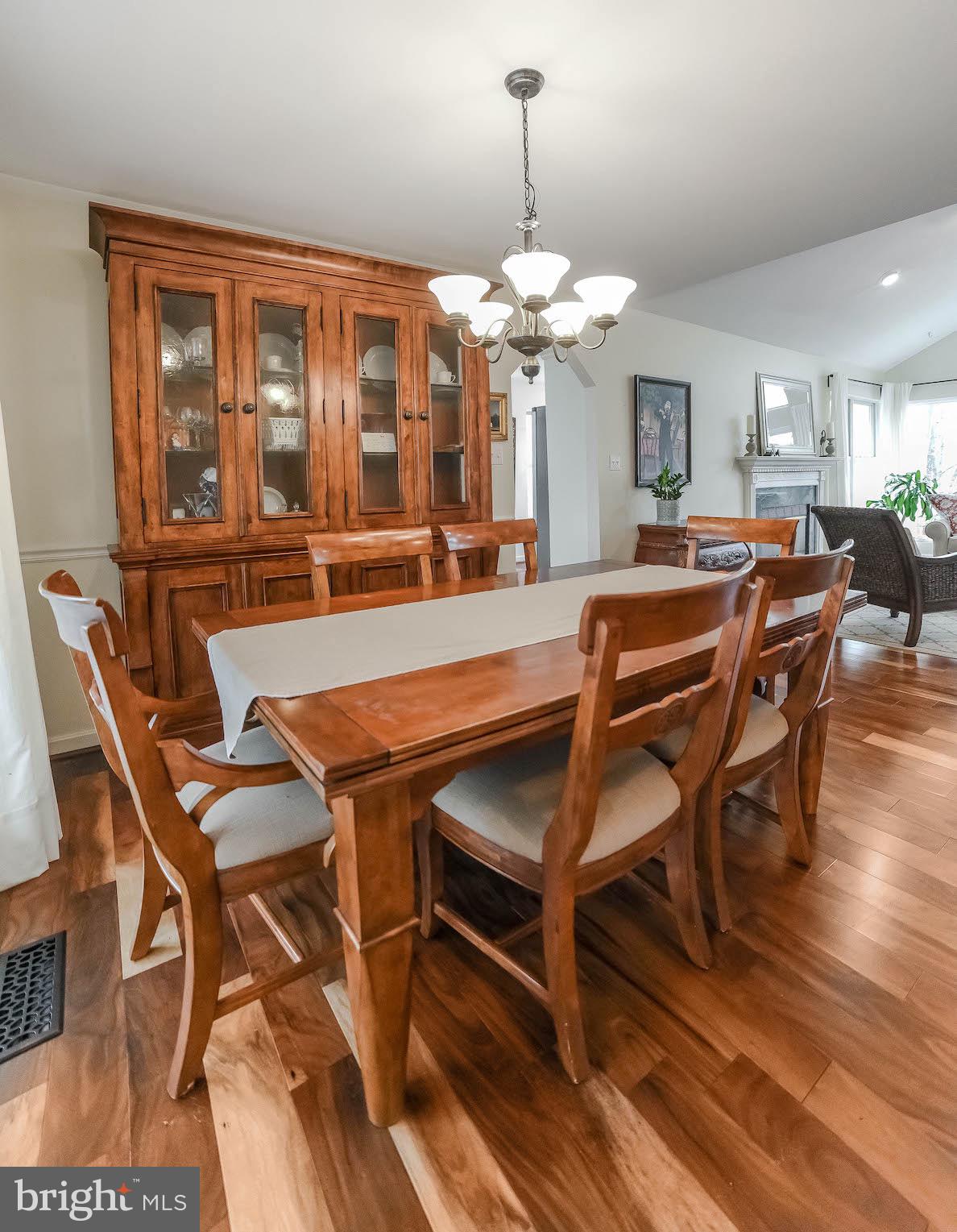 QUEEN TREE LANDING - Residential