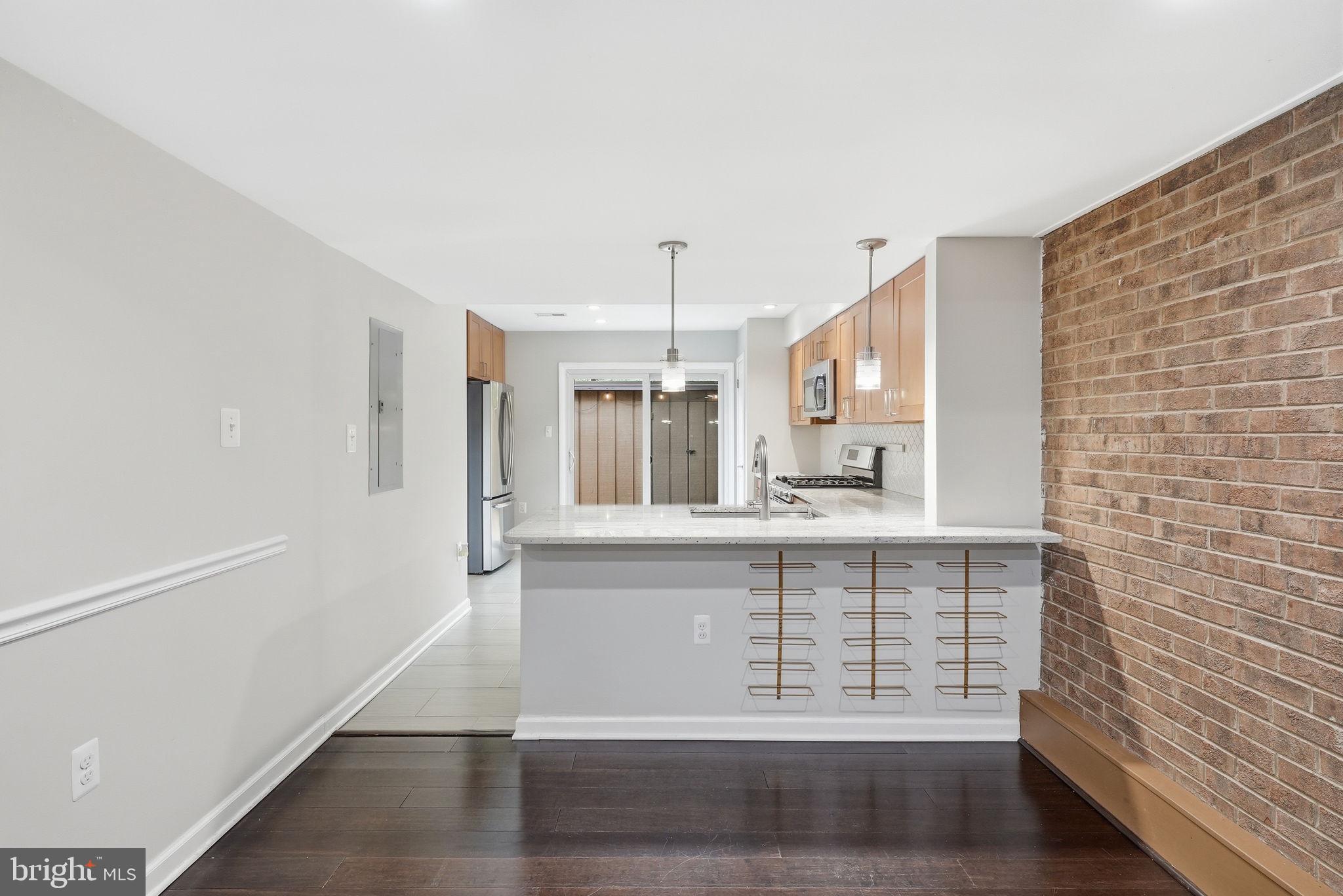 RESTON - Residential