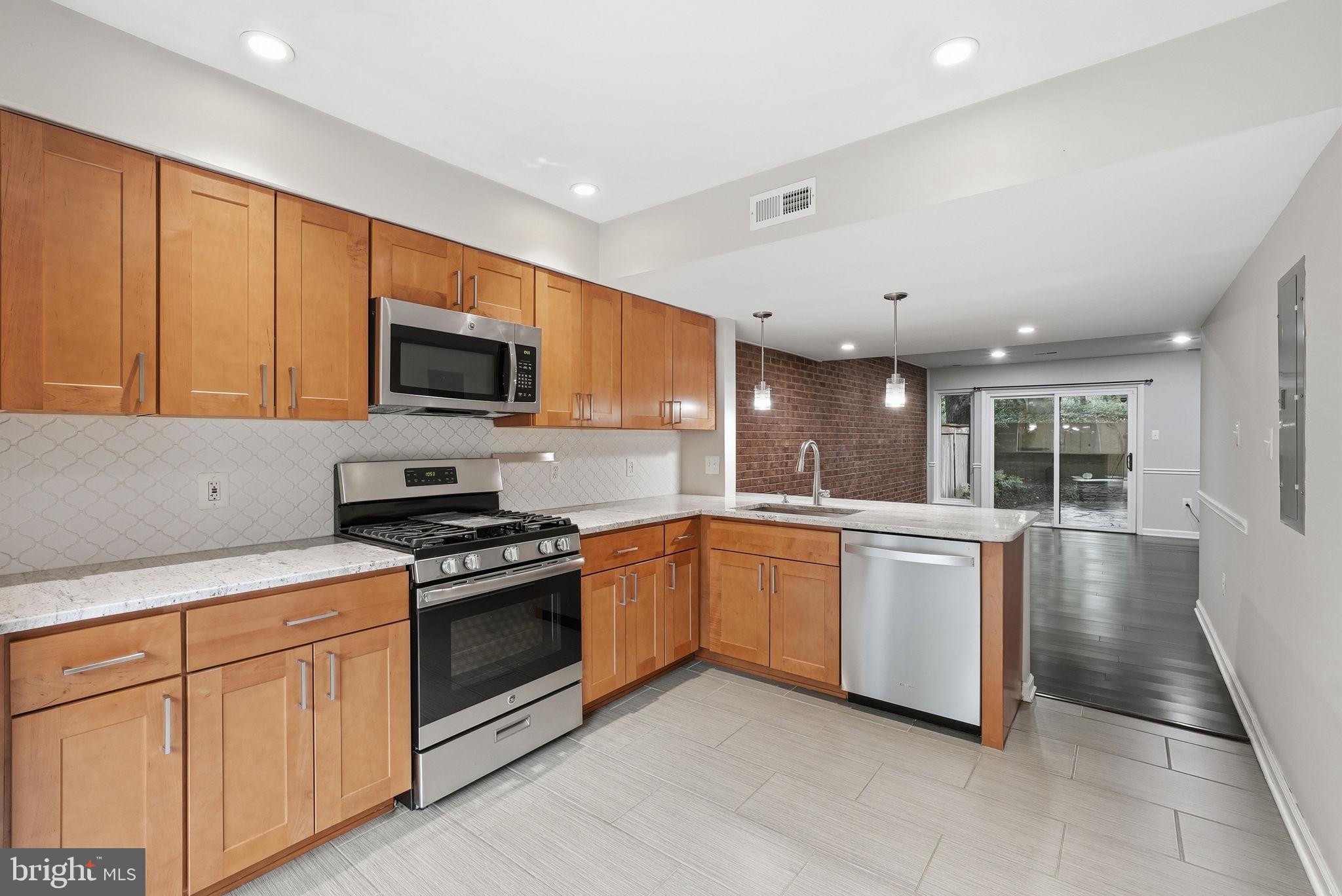 RESTON - Residential