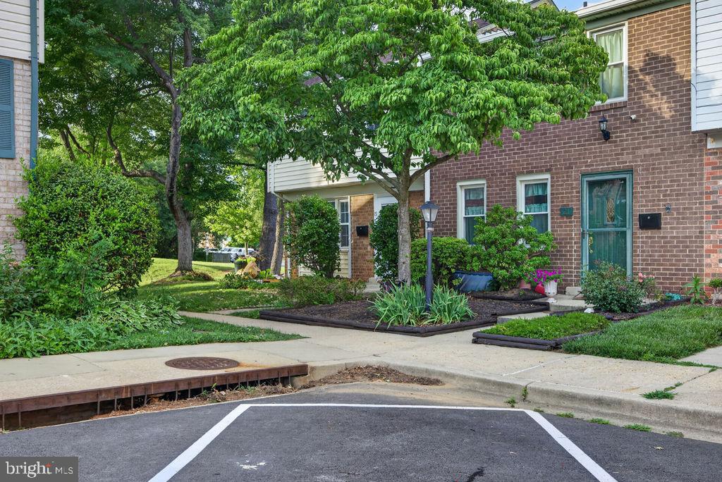 SHADY GROVE VILLAGE - Residential