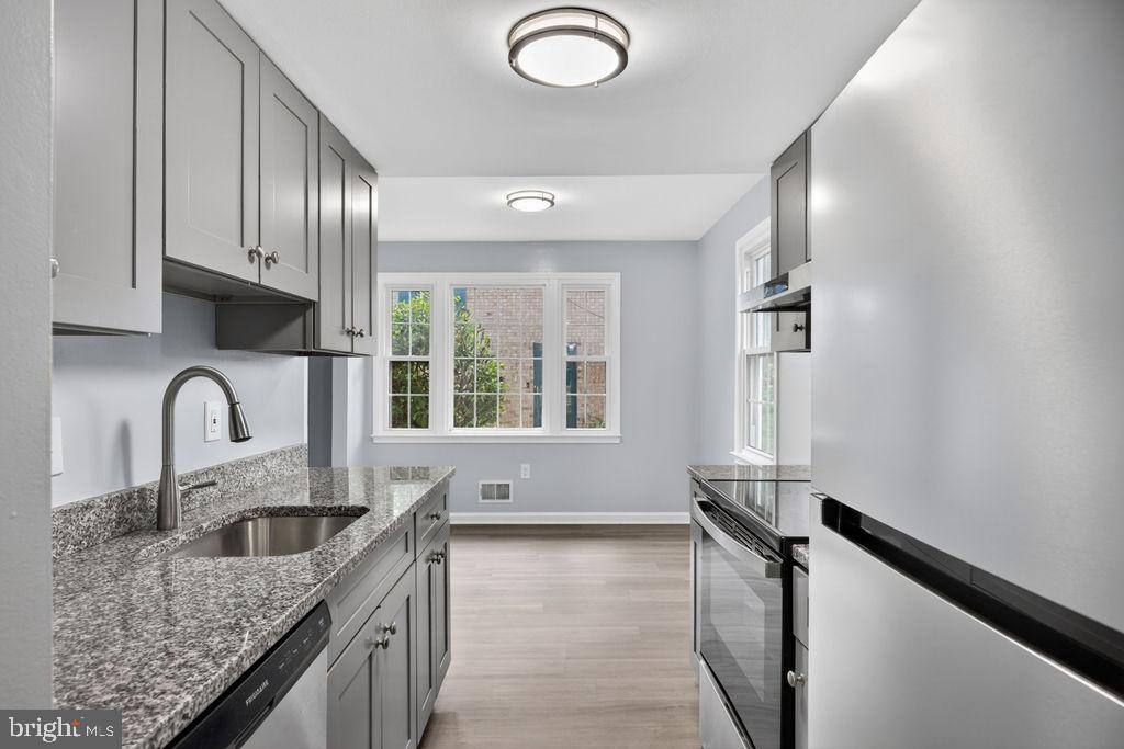 SHADY GROVE VILLAGE - Residential