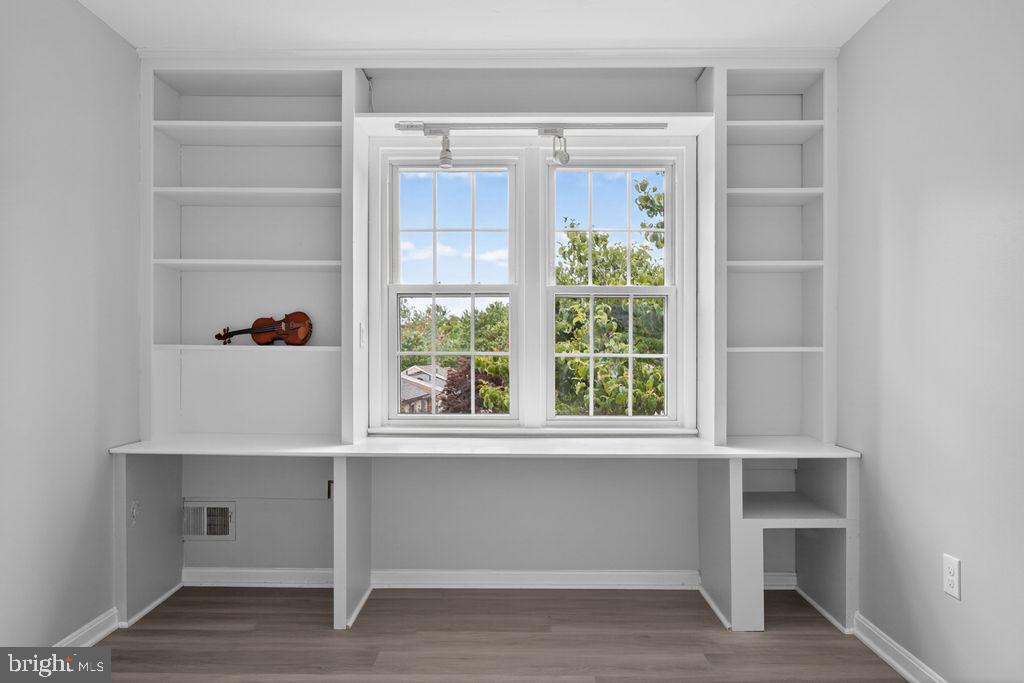 SHADY GROVE VILLAGE - Residential