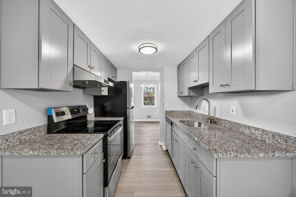 SHADY GROVE VILLAGE - Residential