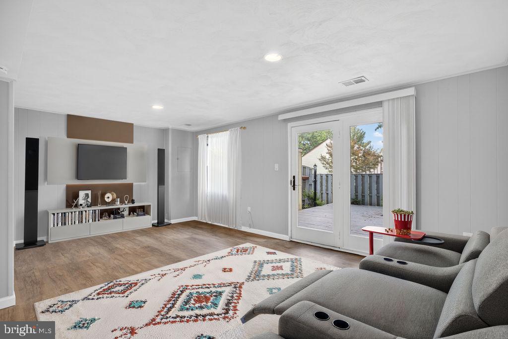 SHADY GROVE VILLAGE - Residential
